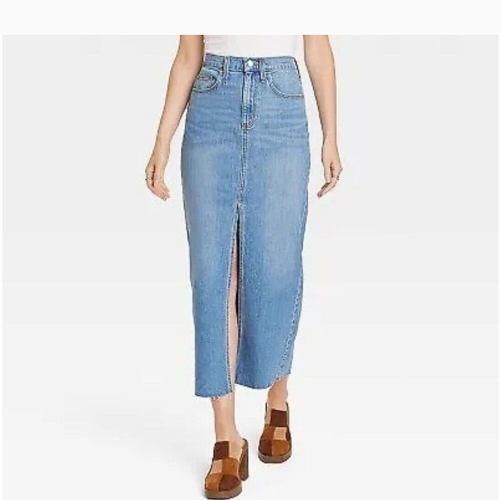 Universal Threads Denim Skirt, Size 6